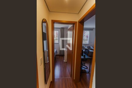 Corredor de apartamento à venda com 2 quartos, 62m² em Palmares, Belo Horizonte