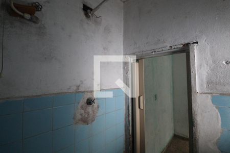 Banheiro de casa para alugar com 1 quarto, 30m² em Vila Sabrina, São Paulo