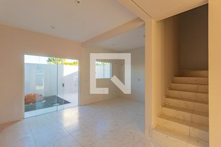 Casa à venda com 2 quartos, 114m² em Fátima, Canoas