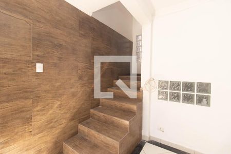 Escada de casa para alugar com 2 quartos, 100m² em Vila Maria Alta, São Paulo