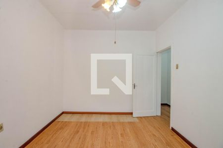 Quarto 1 de apartamento para alugar com 2 quartos, 48m² em Rio Branco, Porto Alegre