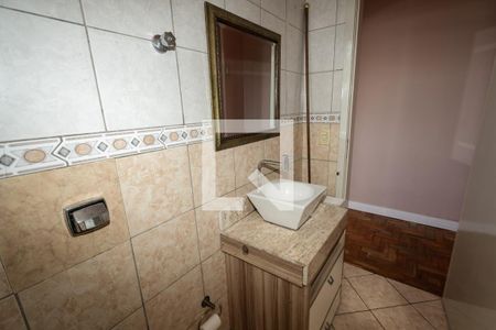 Banheiro de apartamento à venda com 2 quartos, 69m² em Vila Ipiranga, Porto Alegre