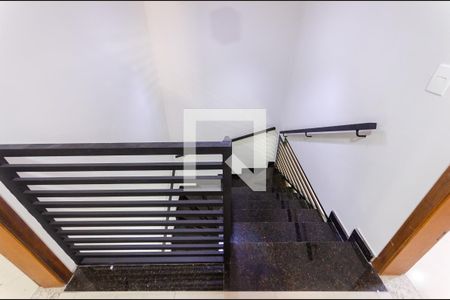 Escada de casa à venda com 3 quartos, 165m² em Jardim Libano, São Paulo