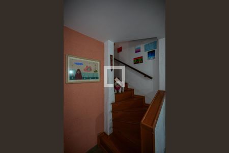 Escada de casa de condomínio para alugar com 3 quartos, 100m² em Jardim Taboao, São Paulo