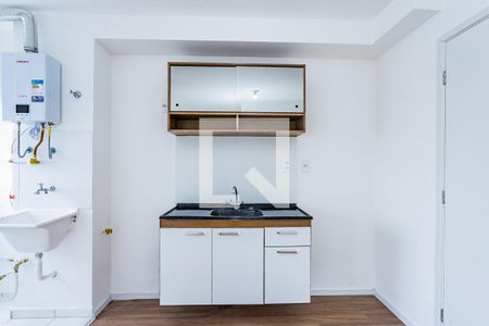 Sala, cozinha e área de serviço de apartamento para alugar com 2 quartos, 38m² em Vila Jaraguá, São Paulo