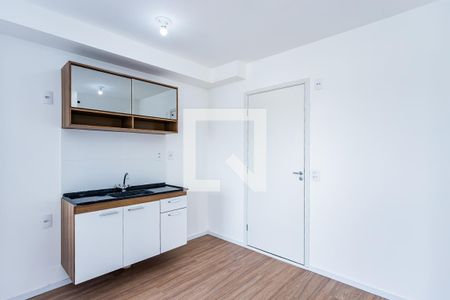 Sala, cozinha e área de serviço de apartamento para alugar com 2 quartos, 38m² em Vila Jaraguá, São Paulo