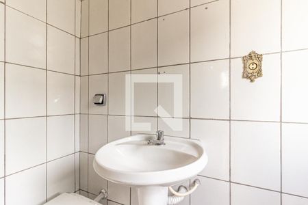 Banheiro de kitnet/studio para alugar com 1 quarto, 49m² em República, São Paulo
