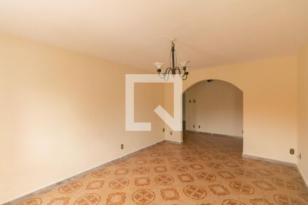 Casa para alugar com 3 quartos, 180m² em Alípio de Melo, Belo Horizonte