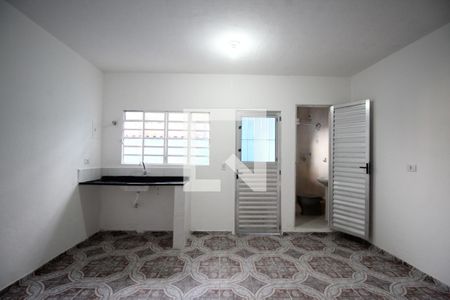 Kitnet - Sala e Cozinha de casa para alugar com 1 quarto, 35m² em Jardim Oliveiras, Taboão da Serra