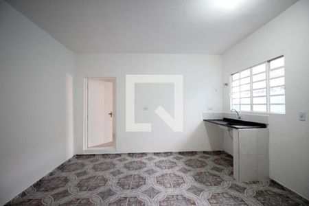 Kitnet - Sala e Cozinha de casa para alugar com 1 quarto, 35m² em Jardim Oliveiras, Taboão da Serra