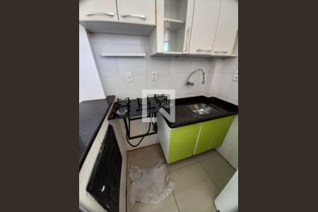 Cozinha de kitnet/studio para alugar com 1 quarto, 35m² em Praia do Flamengo, Salvador