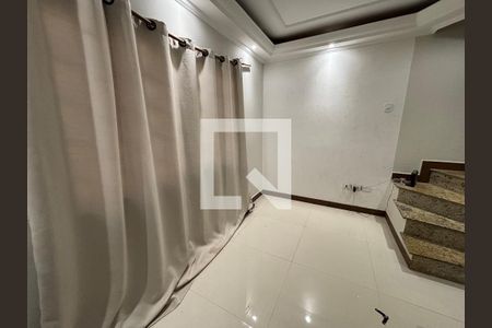 Sala de casa para alugar com 4 quartos, 250m² em Jardim Popular, São Paulo