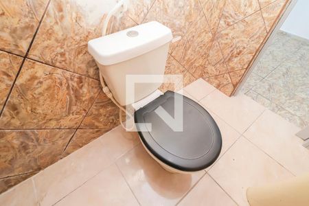 Banheiro de casa para alugar com 1 quarto, 26m² em Conjunto Habitacional A. E. Carvalho, São Paulo