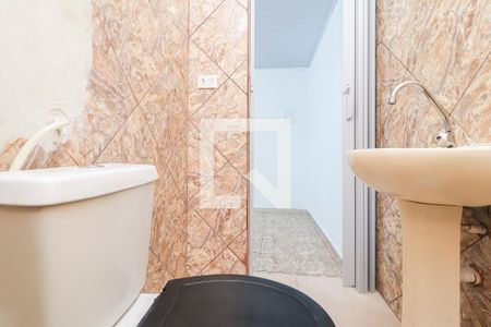 Banheiro de casa para alugar com 1 quarto, 26m² em Conjunto Habitacional A. E. Carvalho, São Paulo