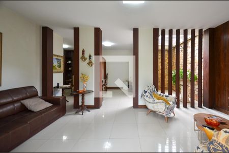Casa à venda com 5 quartos, 500m² em São Francisco, Belo Horizonte
