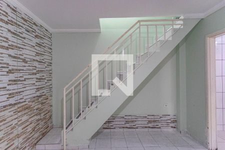 Escada  de casa para alugar com 2 quartos, 70m² em Casa Grande, Diadema