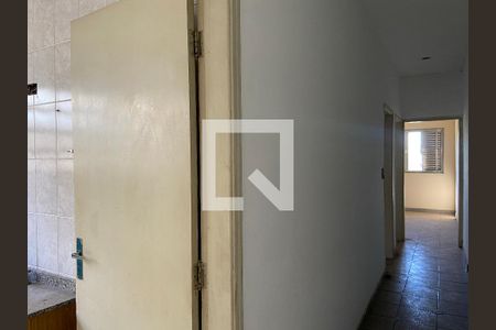 Corredor  de casa à venda com 4 quartos, 250m² em Km 18, Osasco