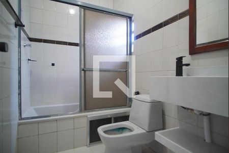 Banheiro da Suíte de casa para alugar com 3 quartos, 113m² em Sarandi, Porto Alegre