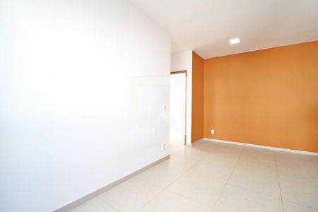 Sala de apartamento para alugar com 2 quartos, 48m² em Jardim Holanda, Uberlândia