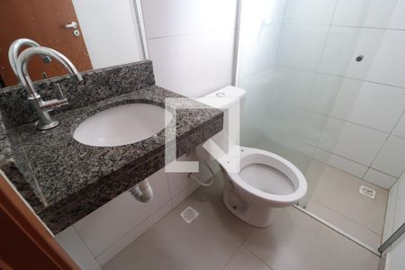 Banheiro do Quarto 1 de apartamento para alugar com 2 quartos, 48m² em Jardim Holanda, Uberlândia