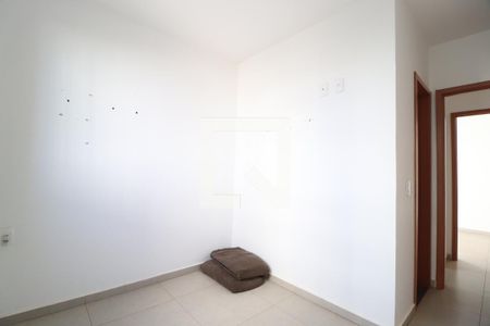 Quarto 1 - Suíte de apartamento para alugar com 2 quartos, 48m² em Jardim Holanda, Uberlândia