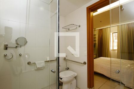 Banheiro de kitnet/studio para alugar com 1 quarto, 30m² em Cidade Jardim, Belo Horizonte