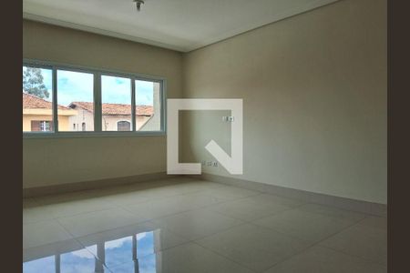 Casa à venda com 3 quartos, 180m² em Parque Sao Domingos, São Paulo