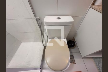 Flat - Suíte - Banheiro de apartamento à venda com 2 quartos, 46m² em Recreio dos Bandeirantes, Rio de Janeiro
