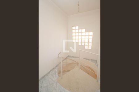 Escada de casa à venda com 3 quartos, 118m² em Vila Rica, São Paulo