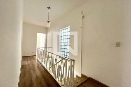 Corredor de casa para alugar com 3 quartos, 240m² em Vila Alexandria, São Paulo