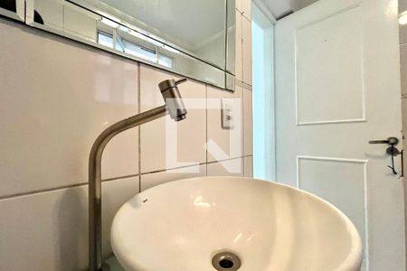 Lavabo de casa para alugar com 3 quartos, 240m² em Vila Alexandria, São Paulo