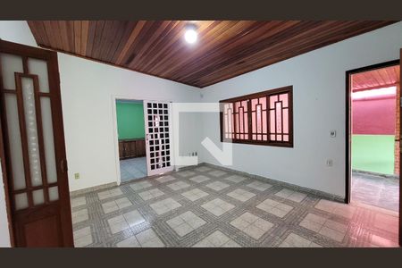 Sala de casa para alugar com 3 quartos, 150m² em Morro Branco, Itaquaquecetuba