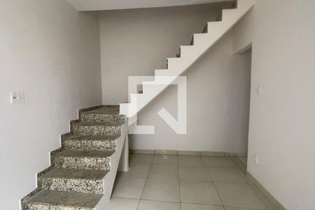 Sala de casa para alugar com 2 quartos, 49m² em Parque Duque, Duque de Caxias