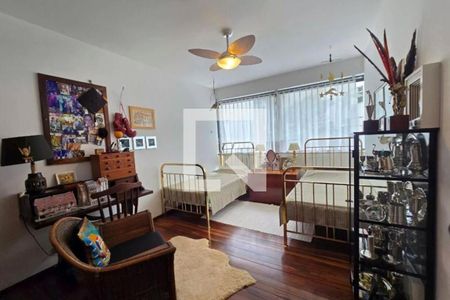 Quarto com duas camas simples, mobiliário simples e decoração minimalista. de apartamento à venda com 6 quartos, 370m² em Cerqueira César, São Paulo