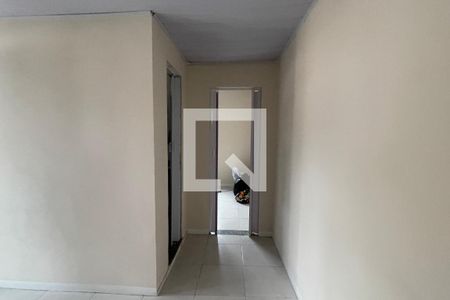 Corredor de casa para alugar com 1 quarto, 50m² em Parque Duque, Duque de Caxias