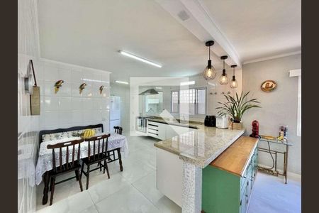 Casa à venda com 5 quartos, 400m² em Jardim do Golf I, Barueri