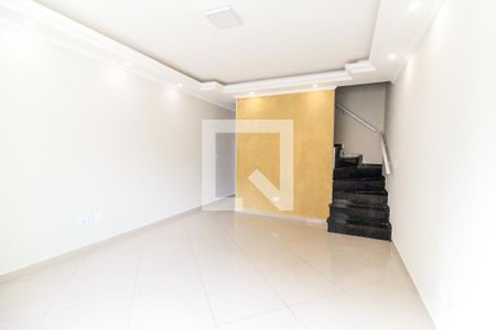 Sala de casa para alugar com 3 quartos, 500m² em Vila Carmosina, São Paulo
