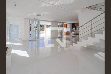 Casa à venda com 4 quartos, 365m² em Alphaville, Barueri