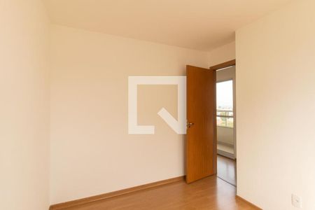 Quarto 1 de apartamento para alugar com 2 quartos, 60m² em Uberaba, Curitiba