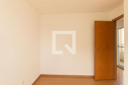 Quarto 1 de apartamento para alugar com 2 quartos, 60m² em Uberaba, Curitiba