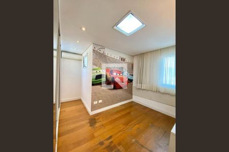 Casa à venda com 4 quartos, 351m² em Horto Florestal, São Paulo