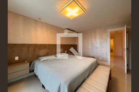 Suíte 1 (Master) de casa de condomínio para alugar com 4 quartos, 490m² em Recreio dos Bandeirantes, Rio de Janeiro