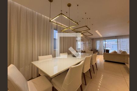 Sala de casa de condomínio para alugar com 4 quartos, 490m² em Recreio dos Bandeirantes, Rio de Janeiro