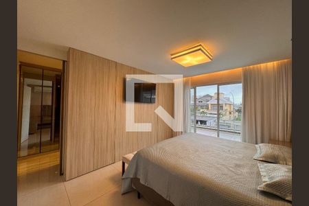 Suíte 1 (Master) de casa de condomínio para alugar com 4 quartos, 490m² em Recreio dos Bandeirantes, Rio de Janeiro