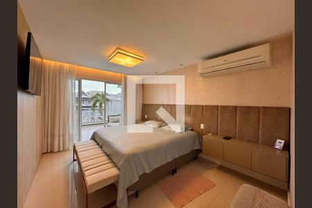 Suíte 1 (Master) de casa de condomínio para alugar com 4 quartos, 490m² em Recreio dos Bandeirantes, Rio de Janeiro