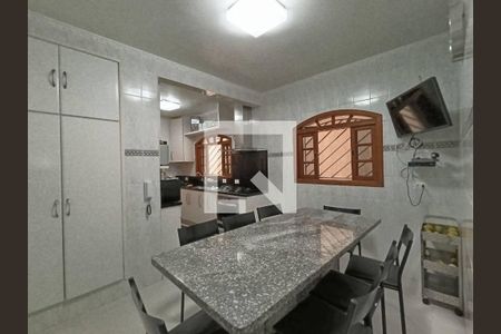 Casa à venda com 3 quartos, 250m² em Parque Ipe, São Paulo