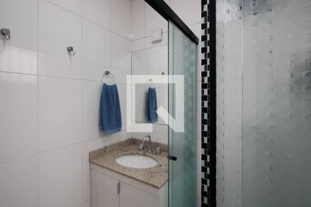 Banheiro da Suíte 1 de casa de condomínio à venda com 2 quartos, 90m² em Vila Nivi, São Paulo