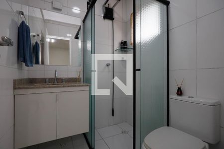 Banheiro da Suíte 1 de casa de condomínio à venda com 2 quartos, 90m² em Vila Nivi, São Paulo