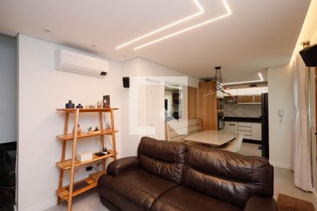 Sala  de casa de condomínio à venda com 2 quartos, 90m² em Vila Nivi, São Paulo