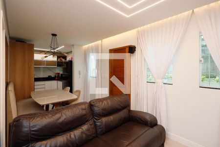 Sala  de casa de condomínio à venda com 2 quartos, 90m² em Vila Nivi, São Paulo